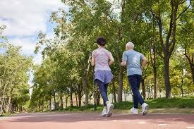 76人以123-114战胜雄鹿，马克西砍54分，助球队逆转三连败，稳居东部第六。