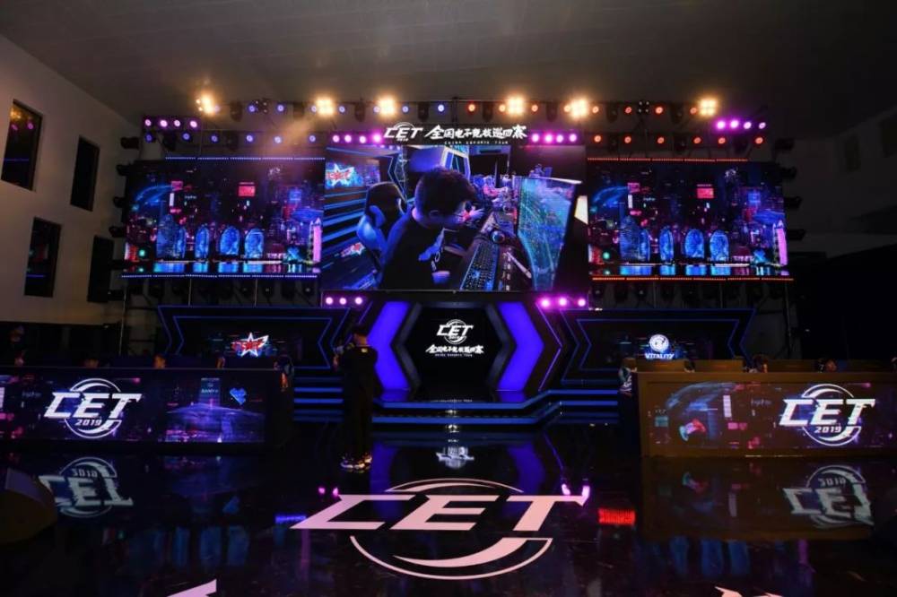 更表现在牵 更表现在牵